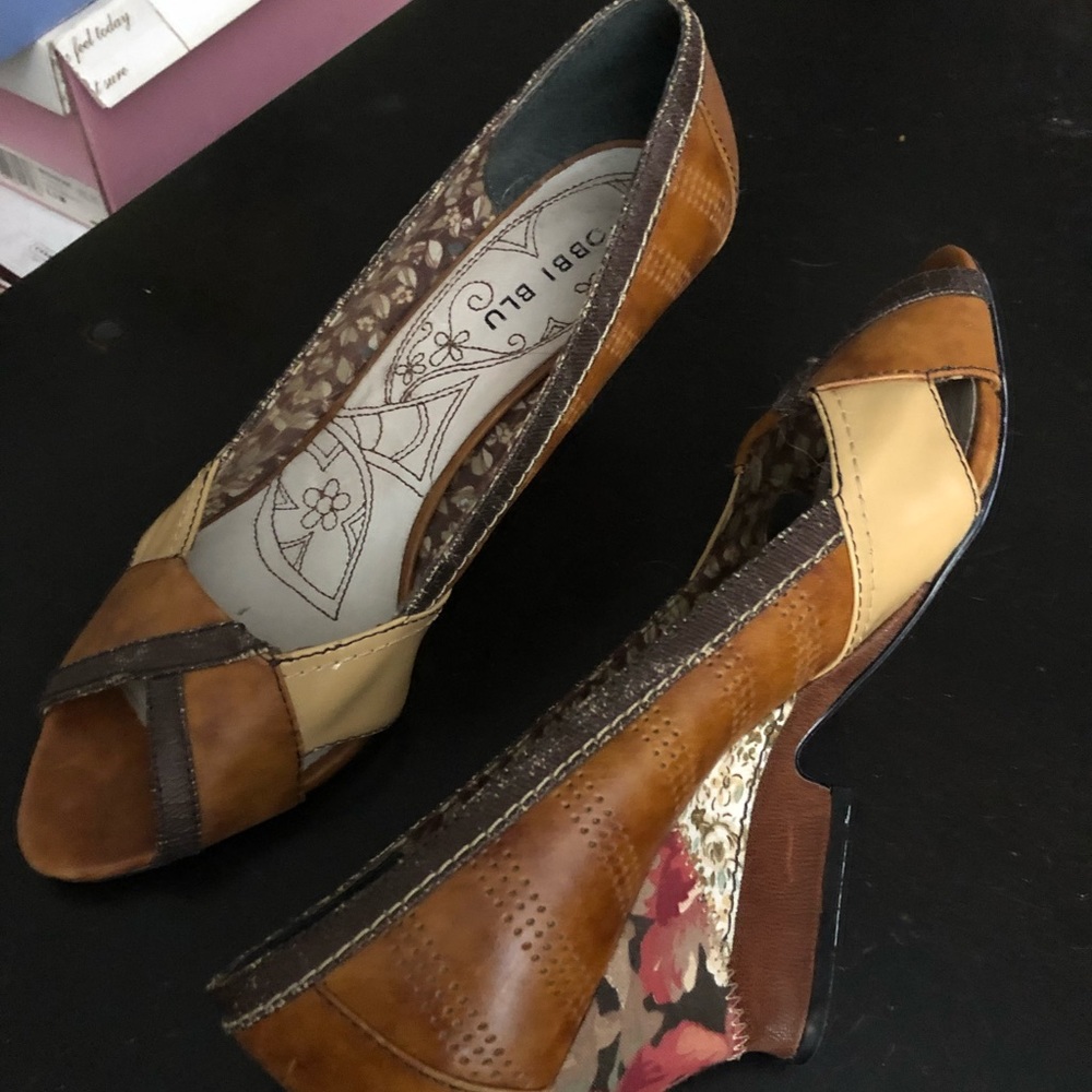 Bobbi Blu low heel peep toe wedges